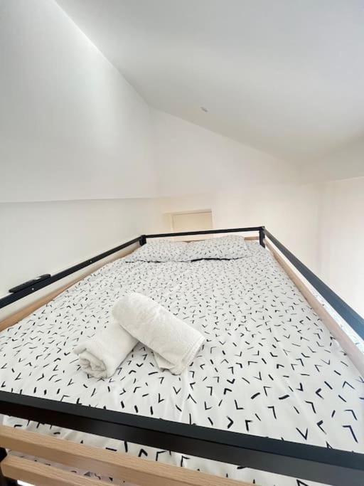 Banjul - Bel Appartement A Reims Bagian luar foto